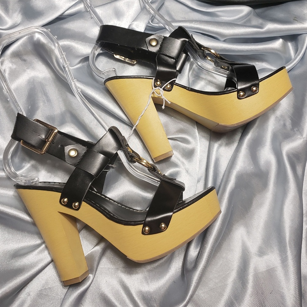 NEW MOSSIMO black strappy platform heels sandals SZ 6